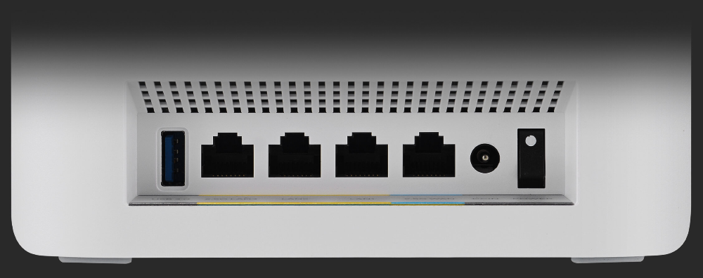 Asus ZenWiFi BT8 rear ports: USB 3.0, 2.5G LAN, two gigabit LAN, 2.5G WAN, power